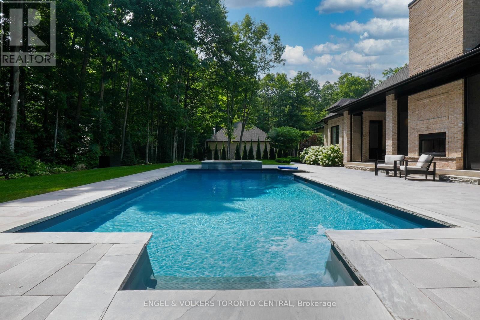 7 APTO COURT Image 39