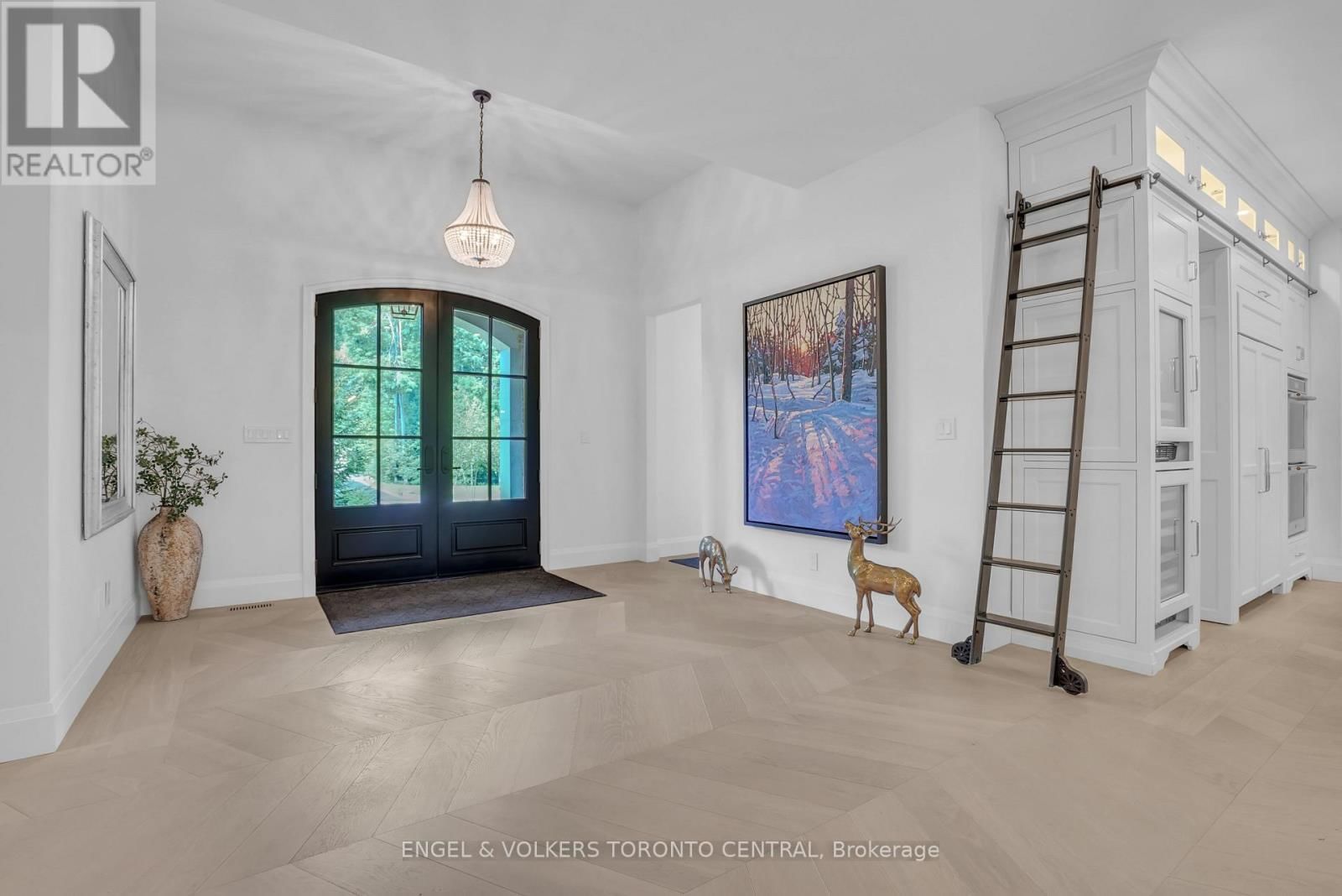 7 APTO COURT Image 4