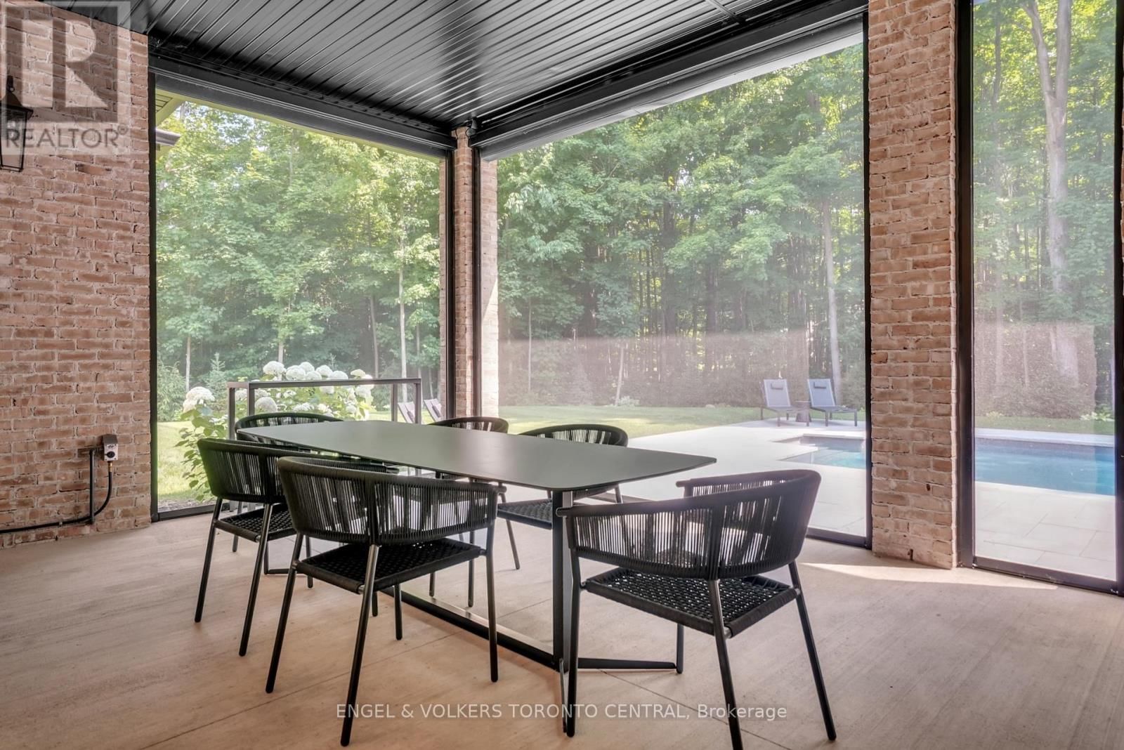 7 APTO COURT Image 40