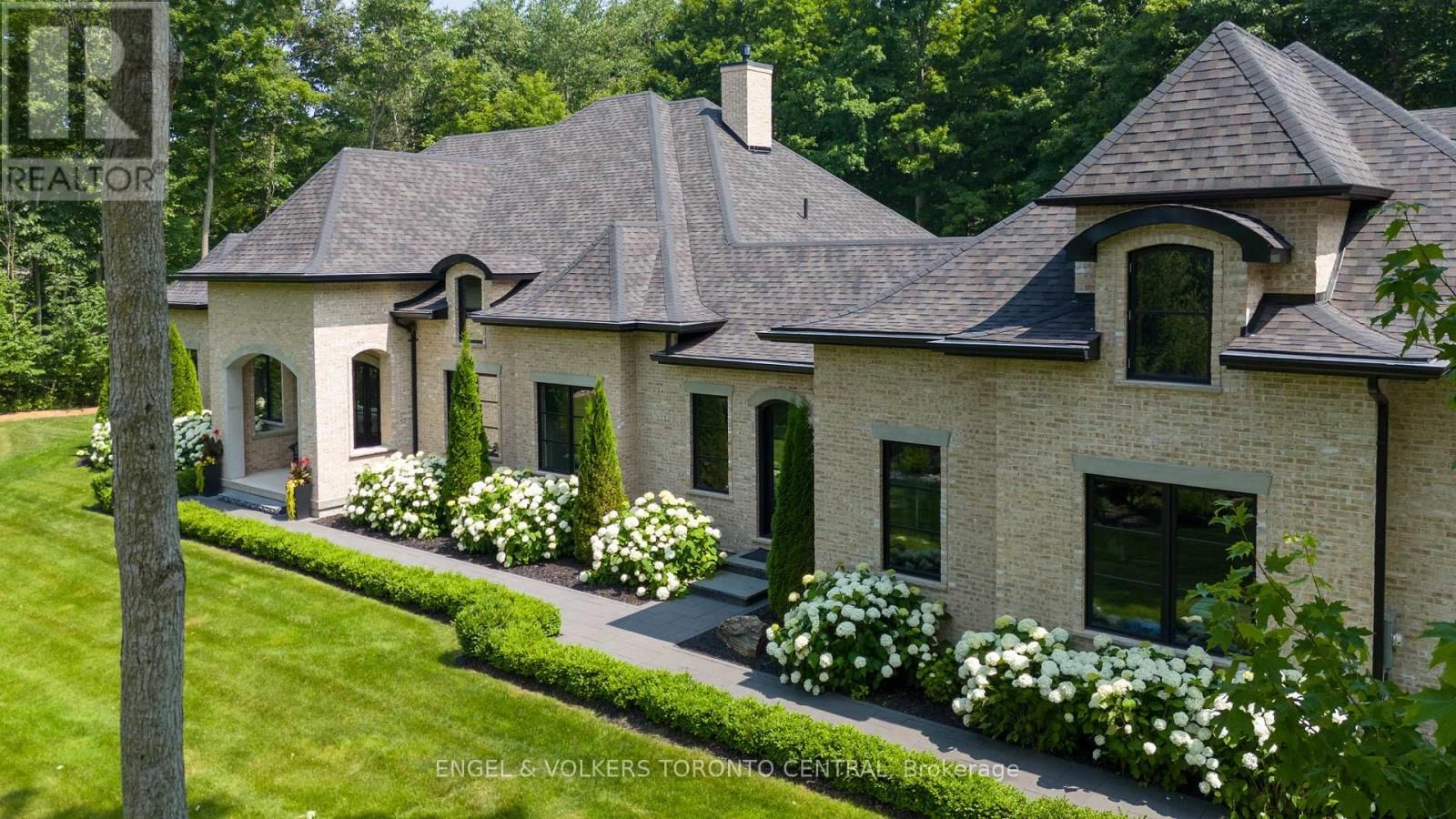 7 APTO COURT Image 42