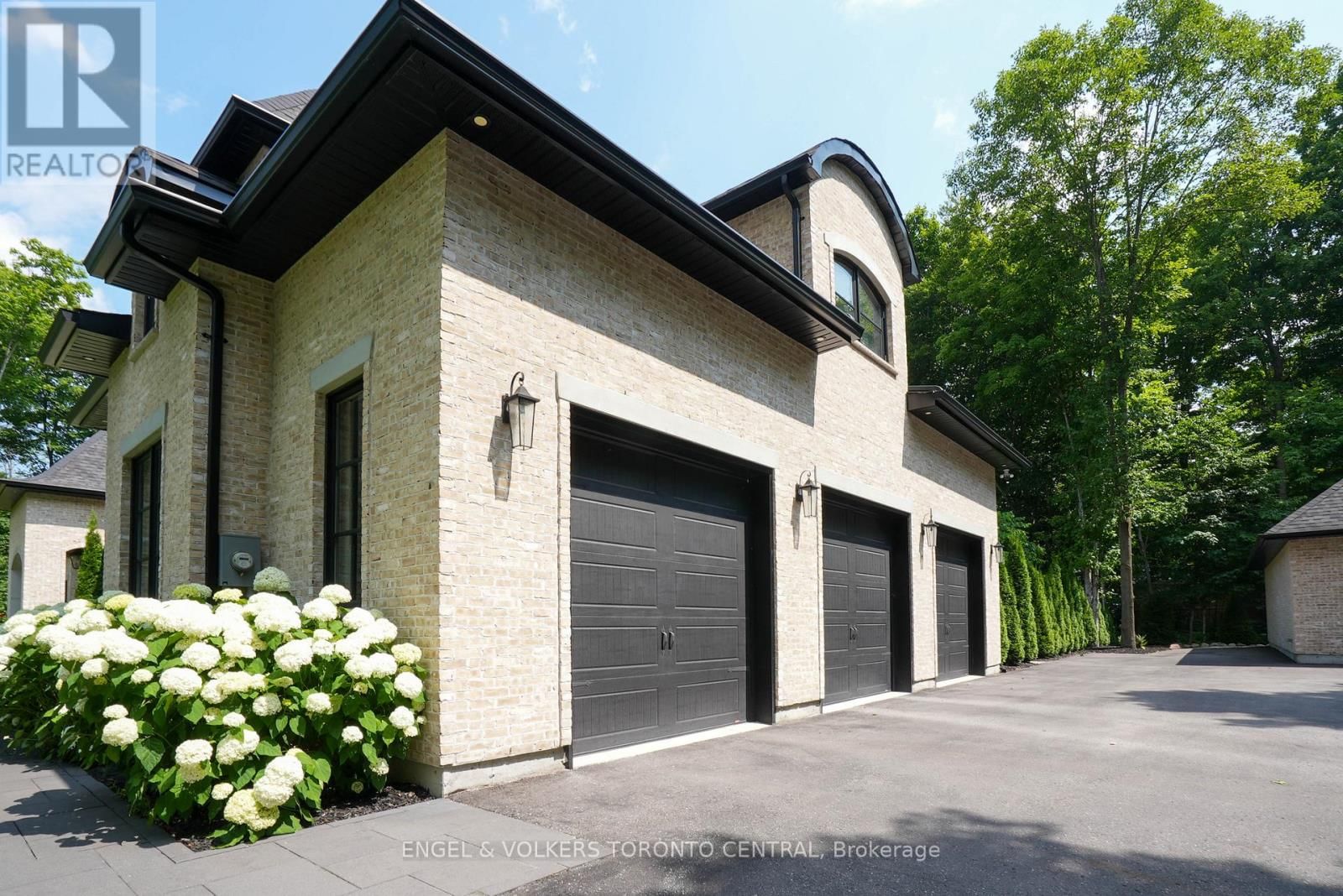 7 APTO COURT Image 44