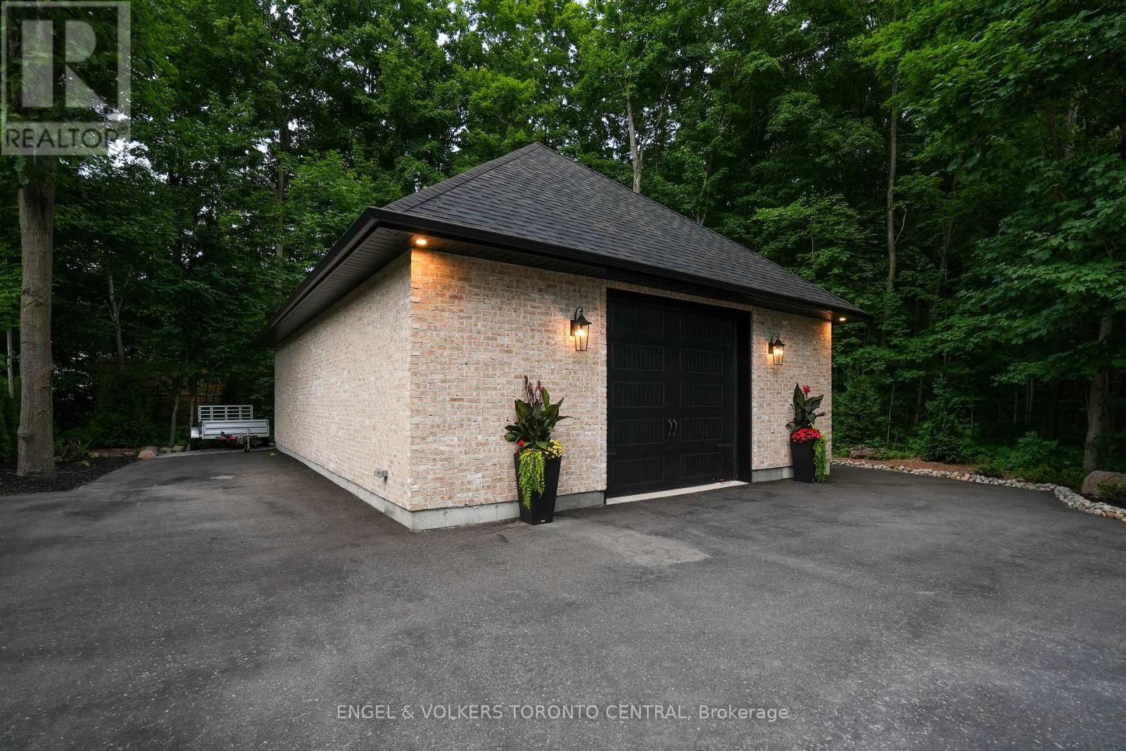 7 APTO COURT Image 45