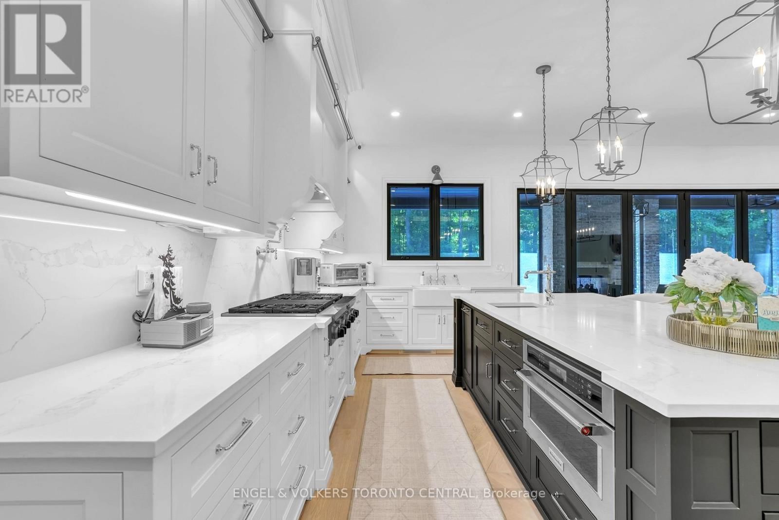 7 APTO COURT Image 8