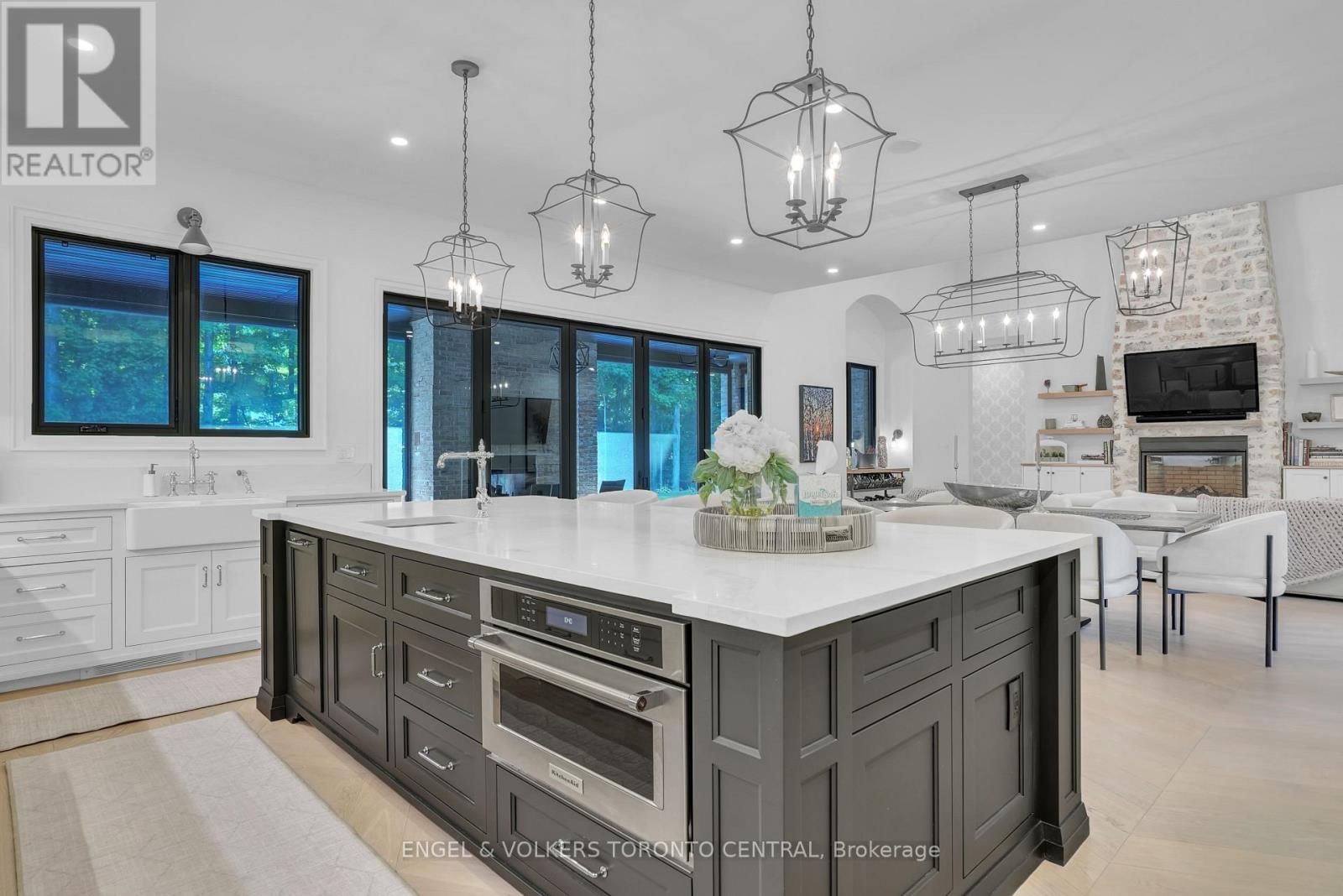 7 APTO COURT Image 9