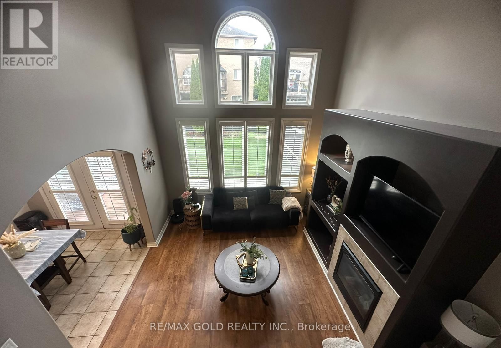 28 SOVEREIGN'S GATE Image 10