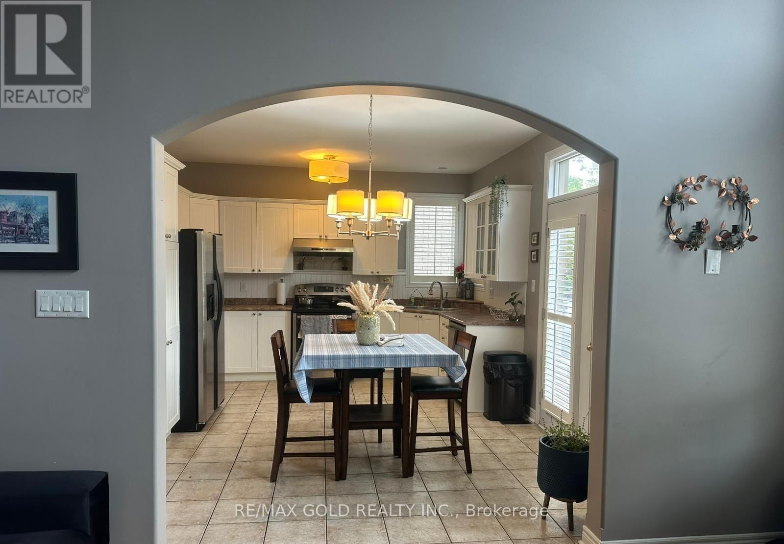 28 SOVEREIGN'S GATE Image 11