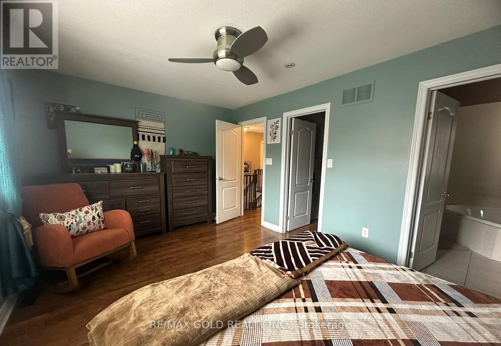 28 SOVEREIGN'S GATE Image 18