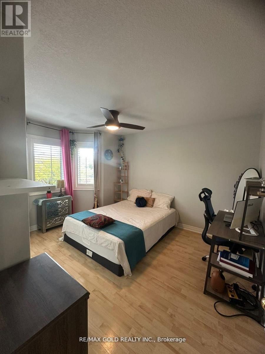 28 SOVEREIGN'S GATE Image 22