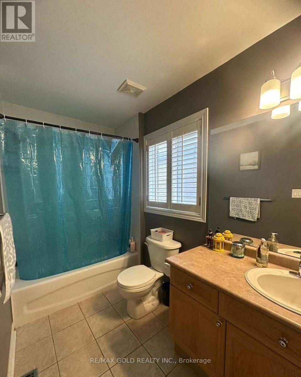 28 SOVEREIGN'S GATE Image 25