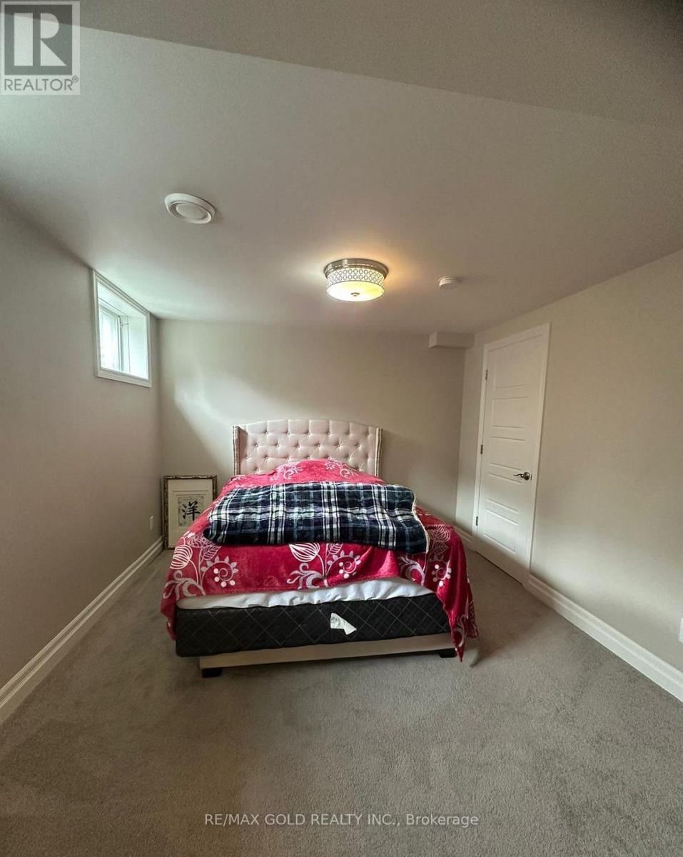 28 SOVEREIGN'S GATE Image 28