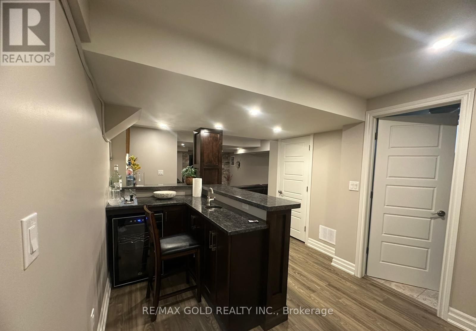 28 SOVEREIGN'S GATE Image 29