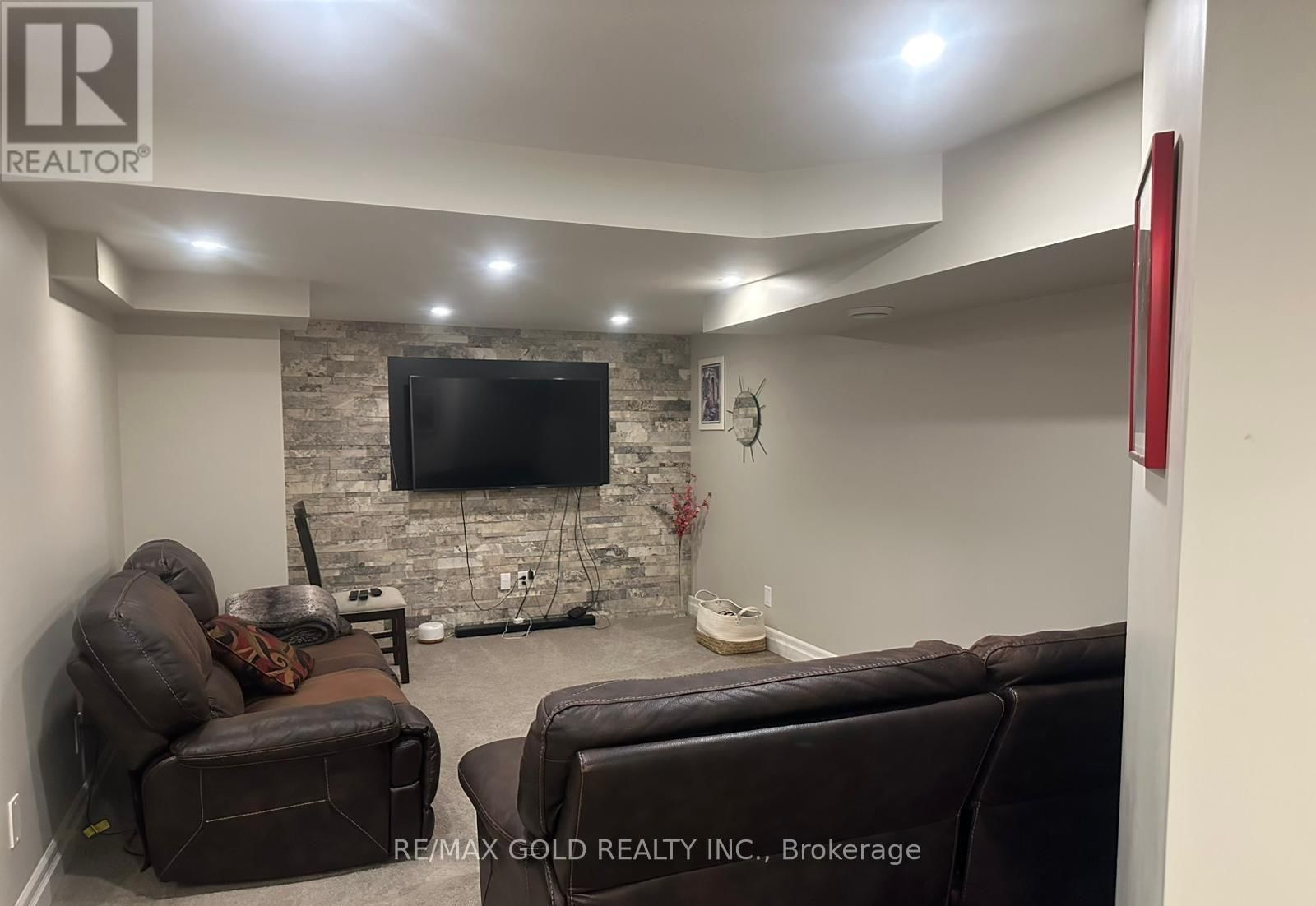 28 SOVEREIGN'S GATE Image 31