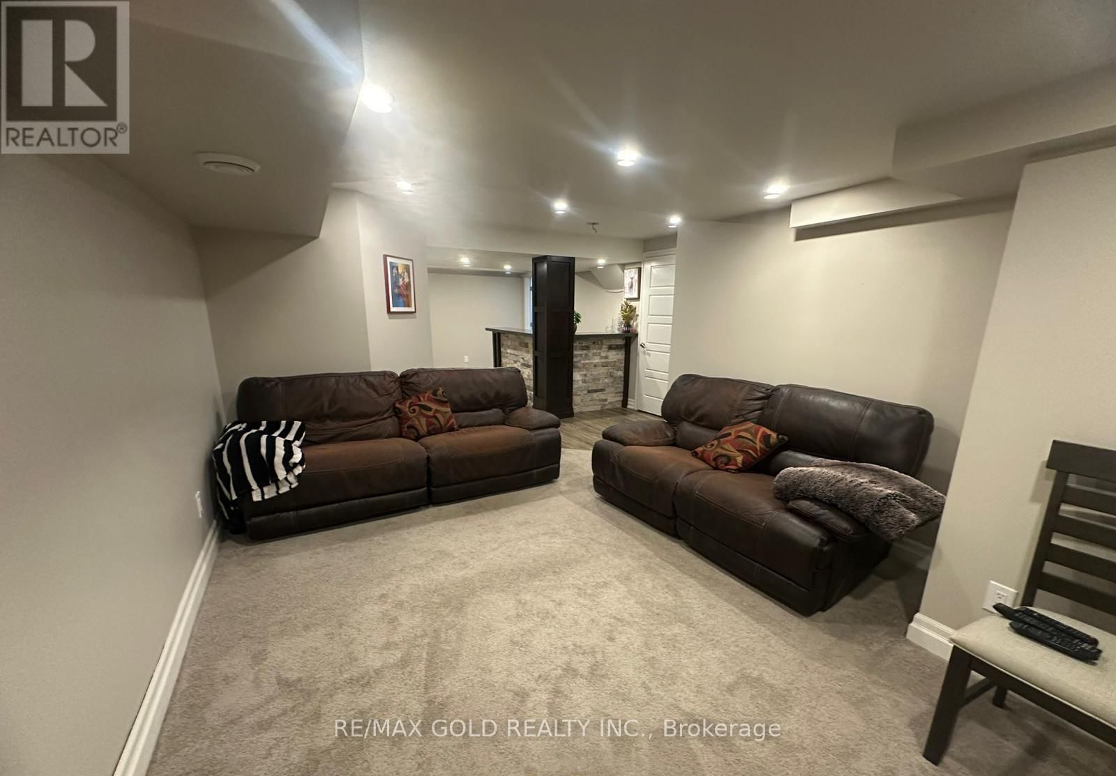 28 SOVEREIGN'S GATE Image 32