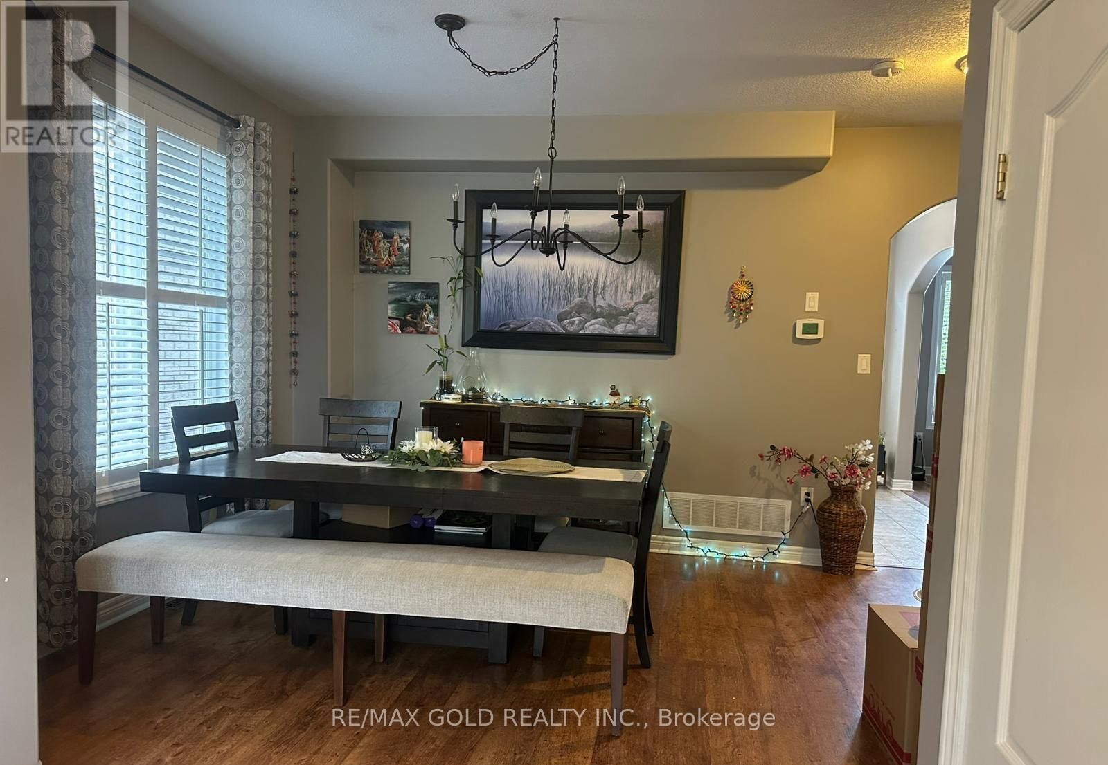 28 SOVEREIGN'S GATE Image 4