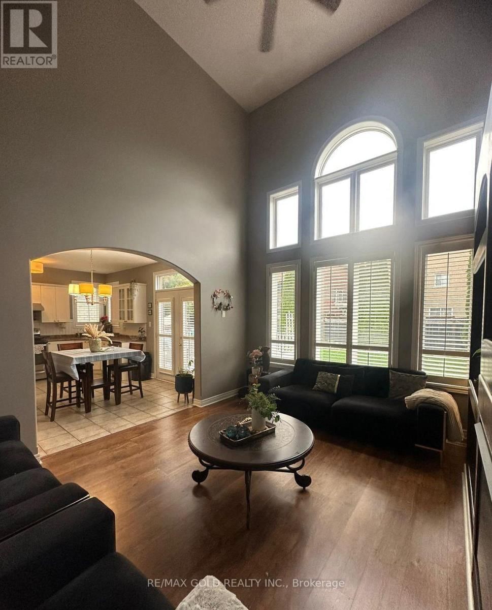 28 SOVEREIGN'S GATE Image 6