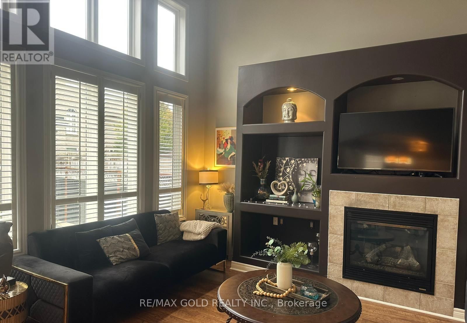 28 SOVEREIGN'S GATE Image 7