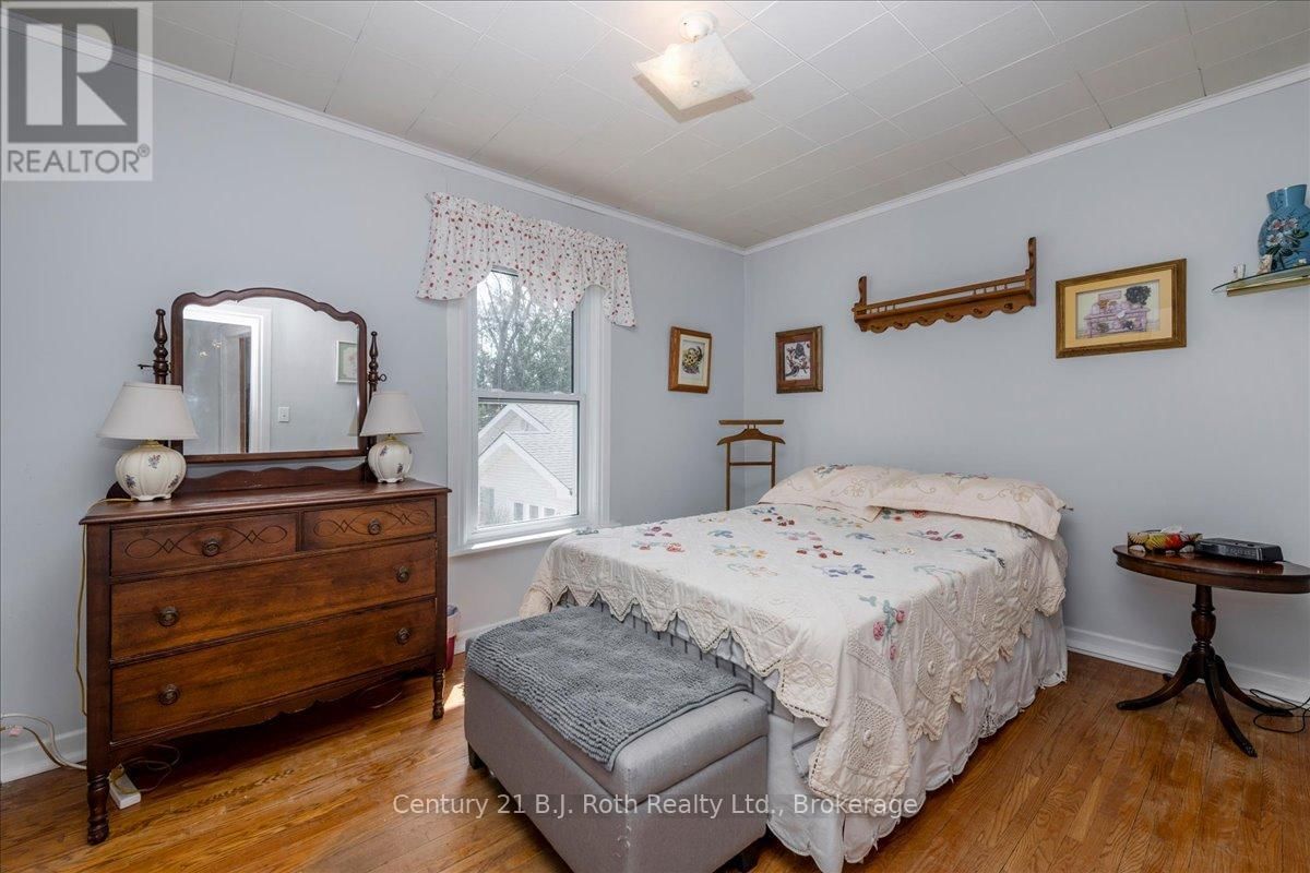 476 RUSSELL STREET Image 19