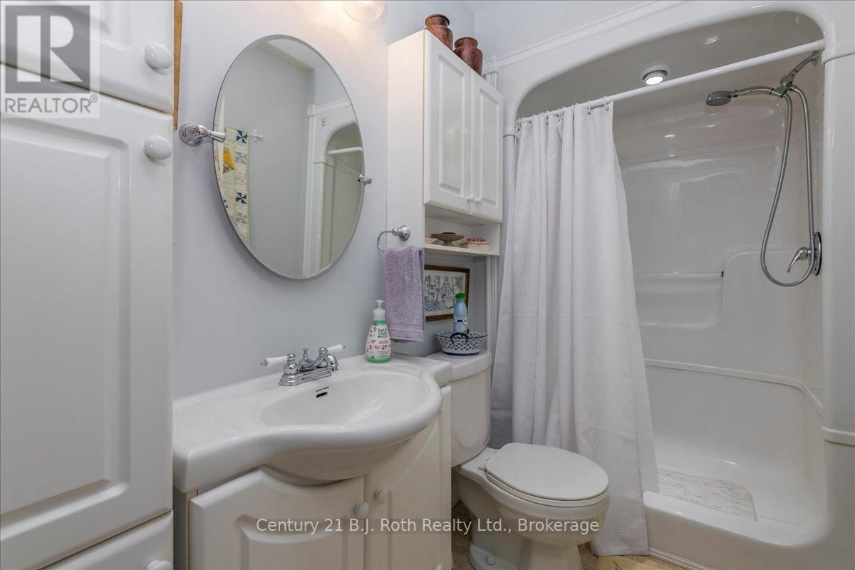 476 RUSSELL STREET Image 20