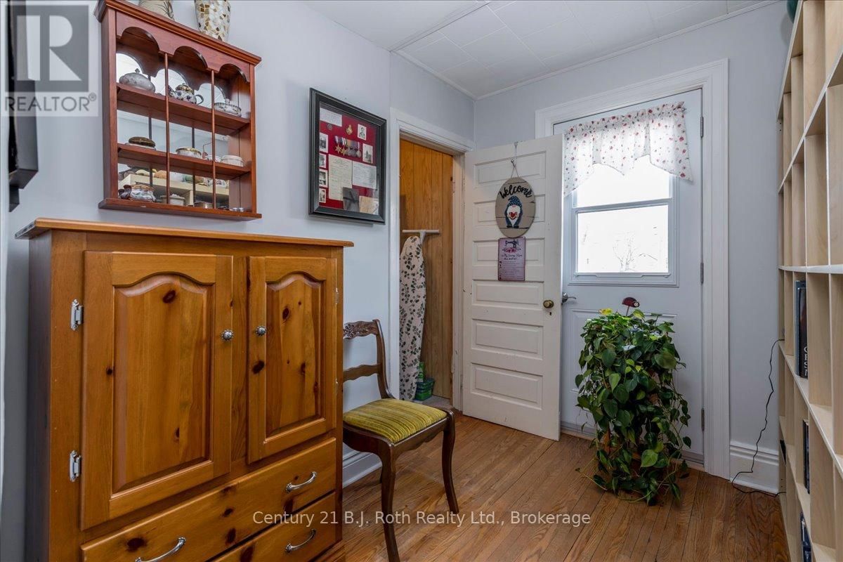 476 RUSSELL STREET Image 22