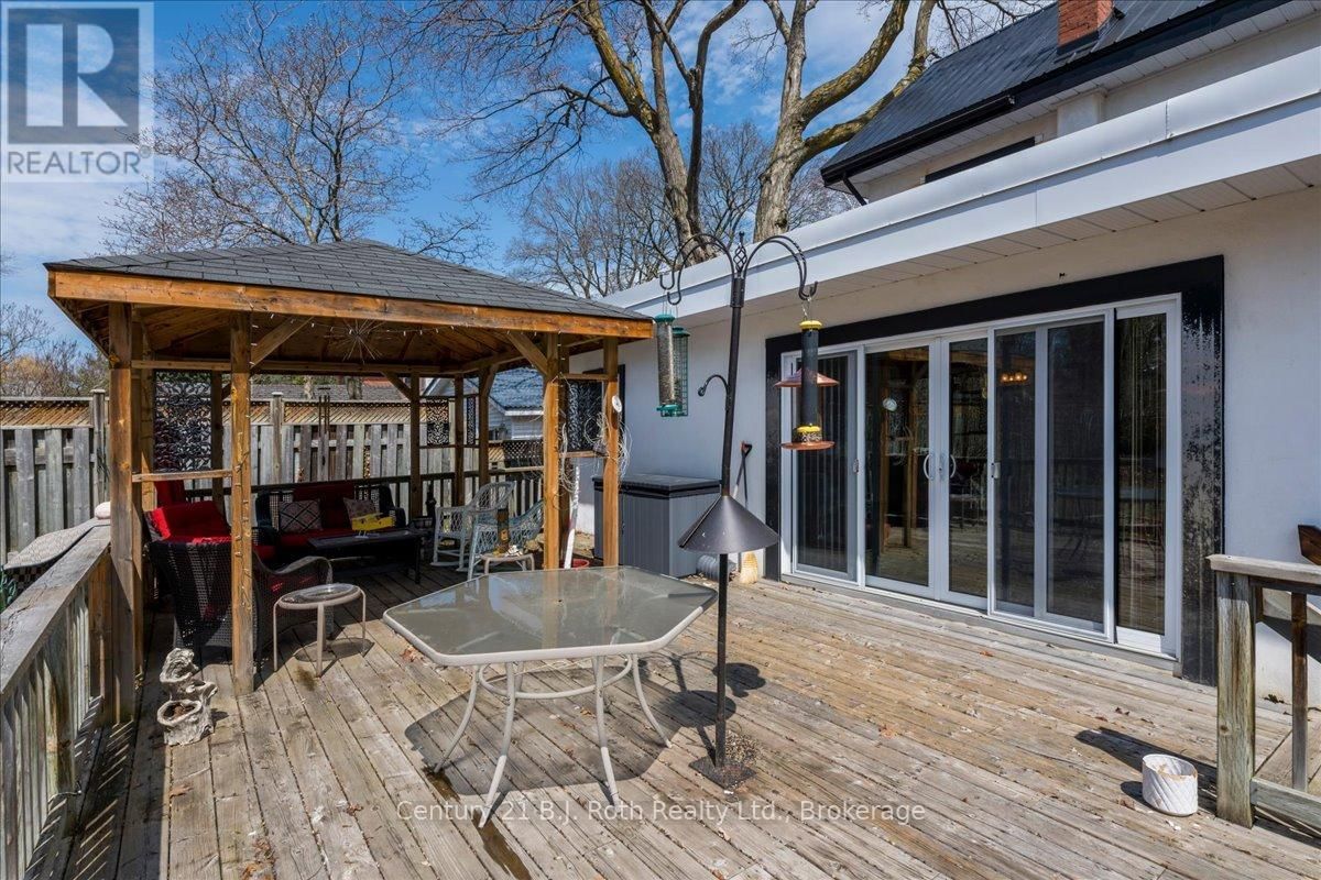 476 RUSSELL STREET Image 23