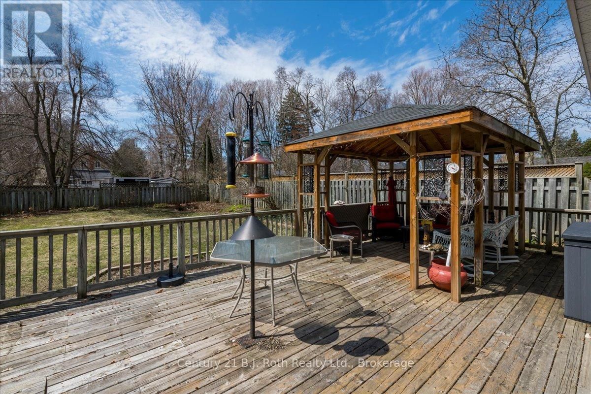 476 RUSSELL STREET Image 24