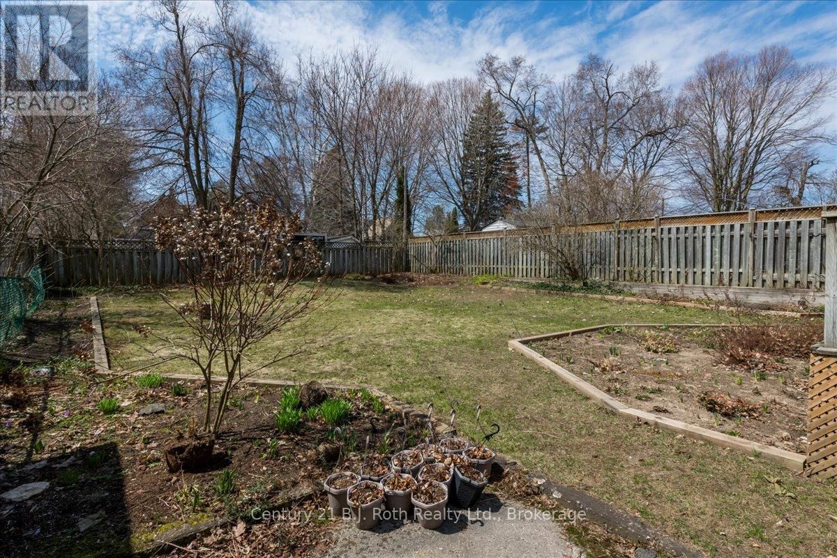 476 RUSSELL STREET Image 27