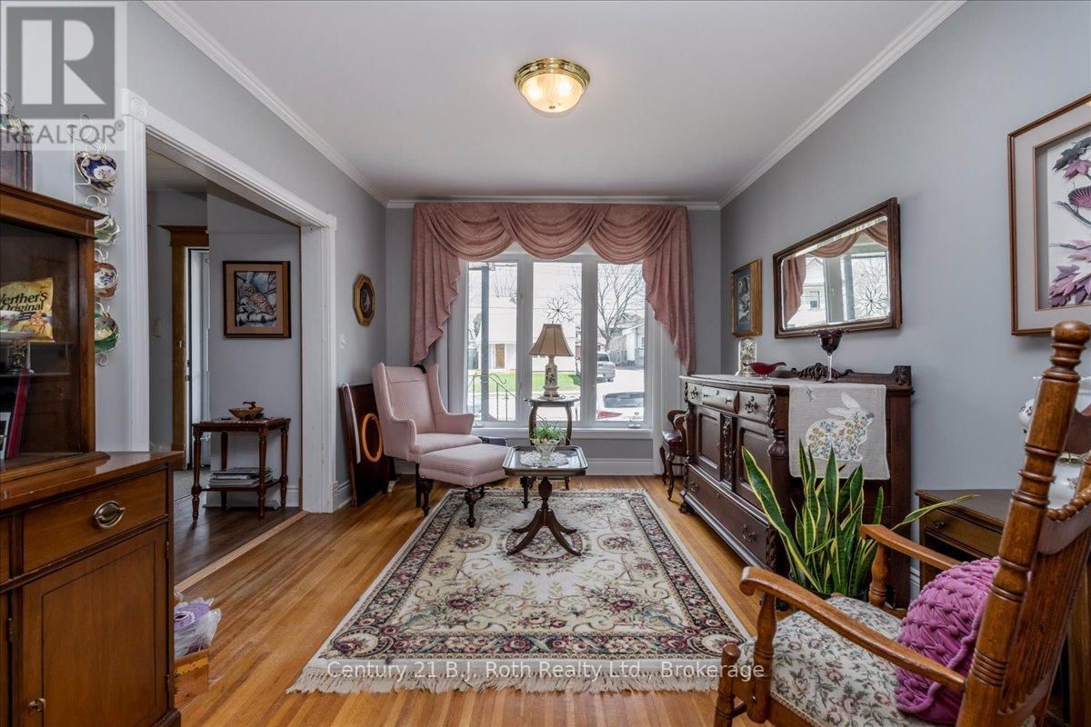 476 RUSSELL STREET Image 5