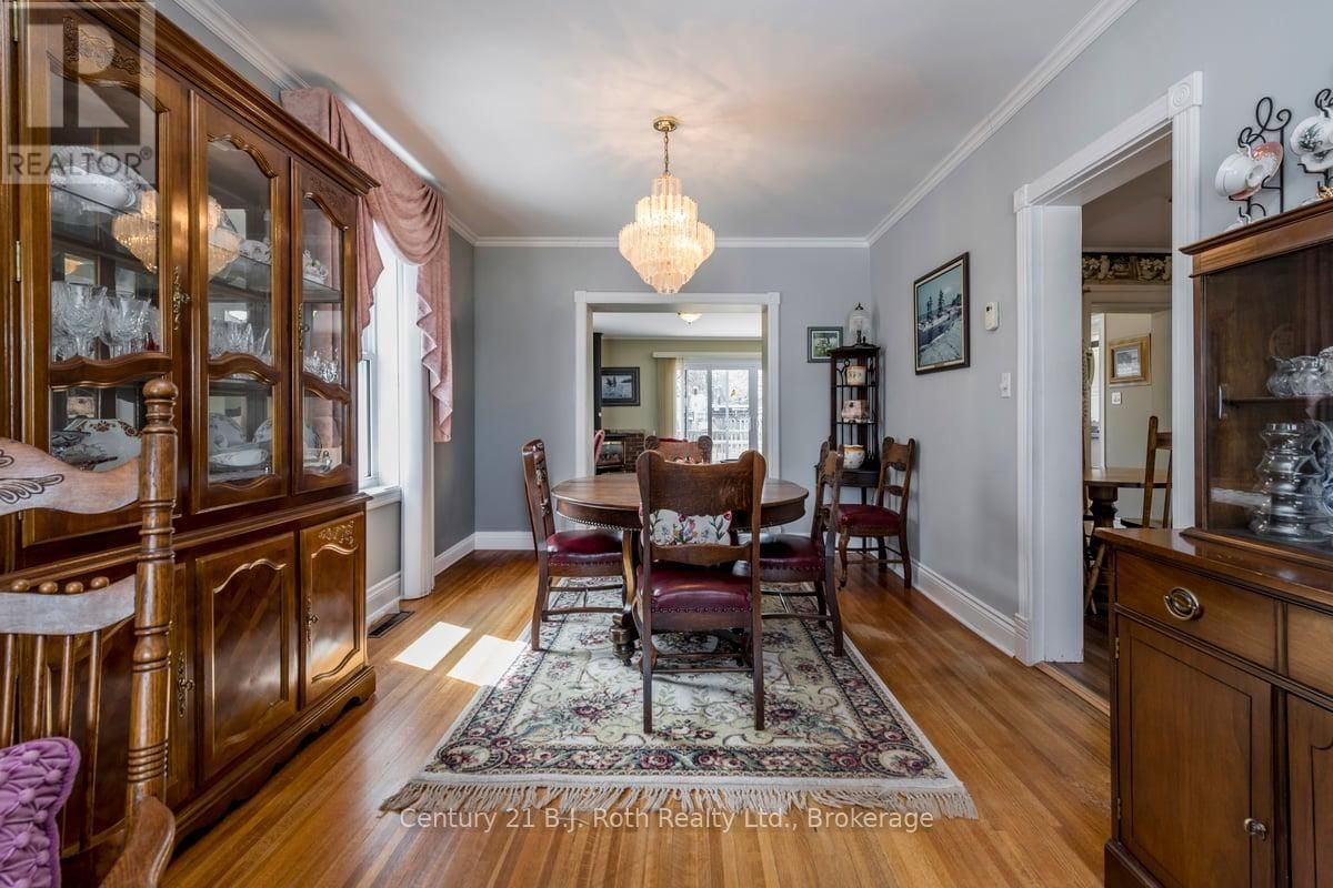 476 RUSSELL STREET Image 7