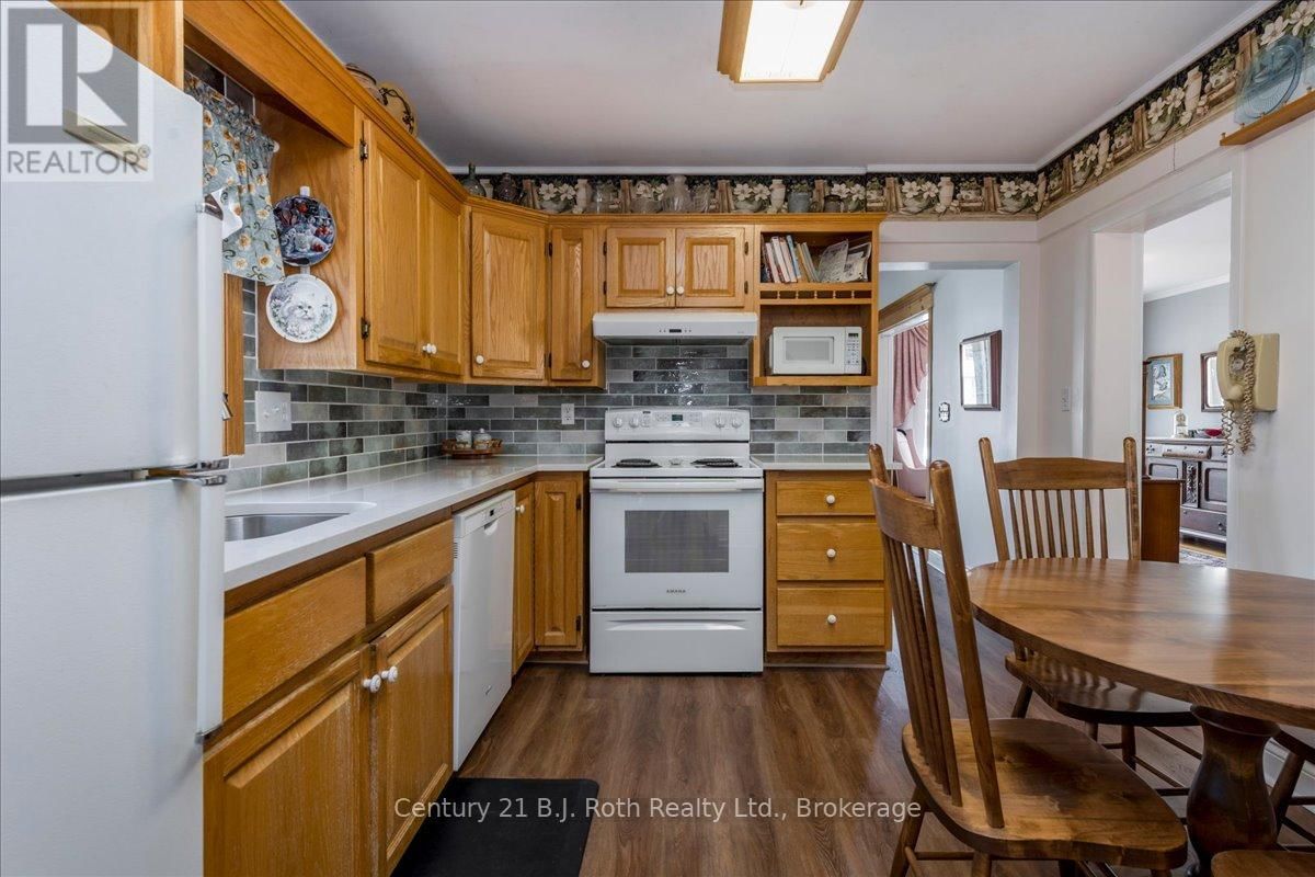 476 RUSSELL STREET Image 8