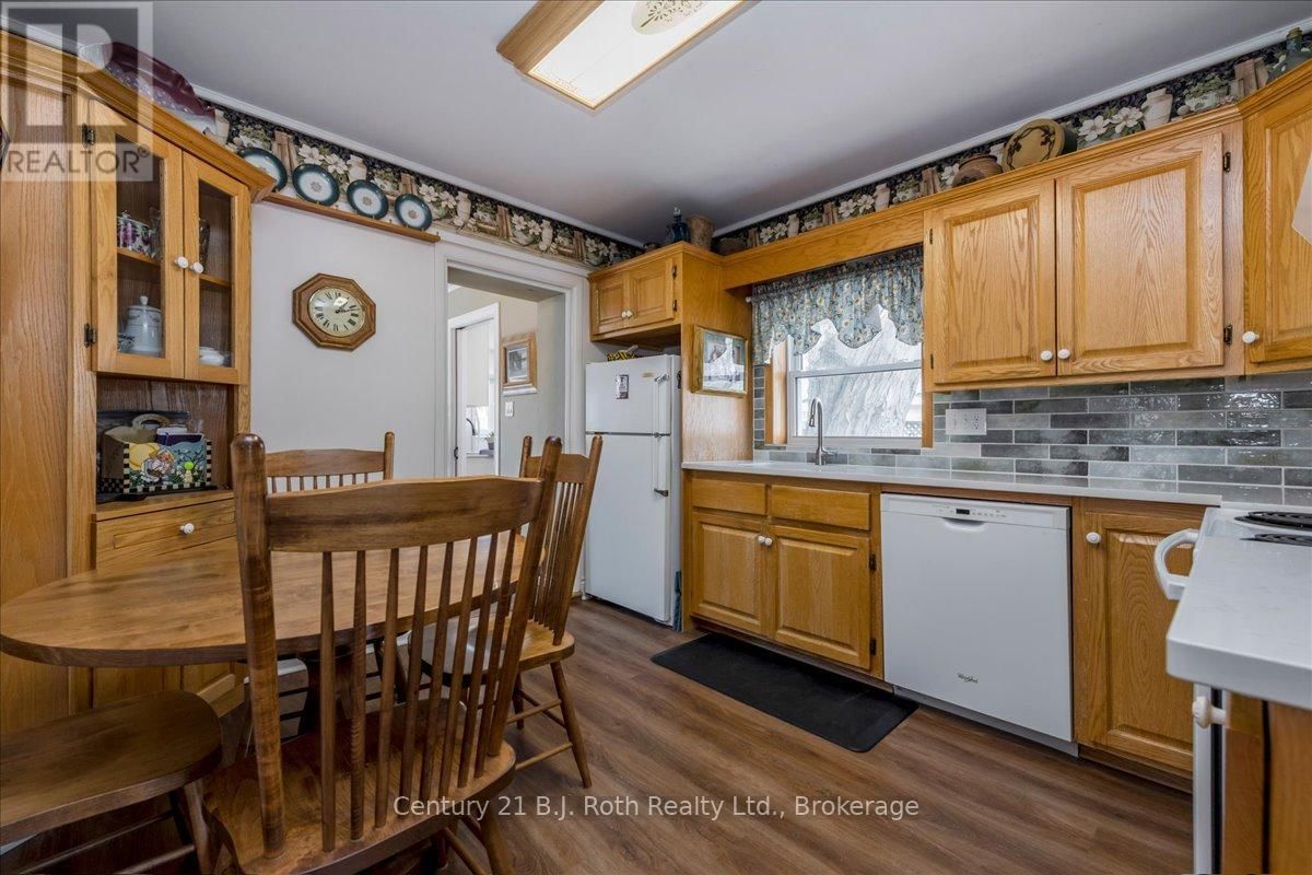 476 RUSSELL STREET Image 9