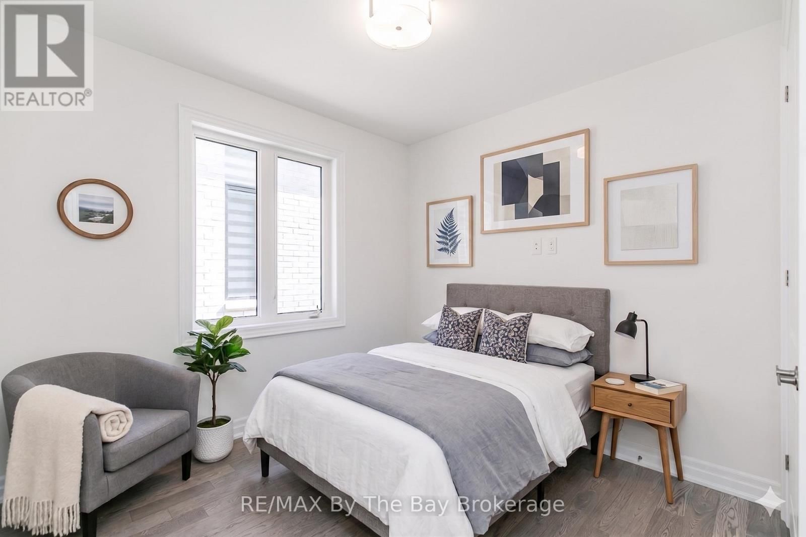 3 ROSANNE CIRCLE Image 17