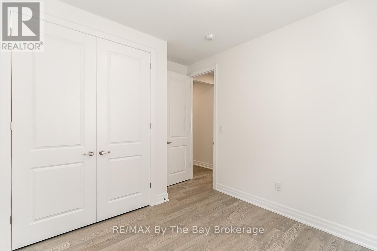 3 ROSANNE CIRCLE Image 19