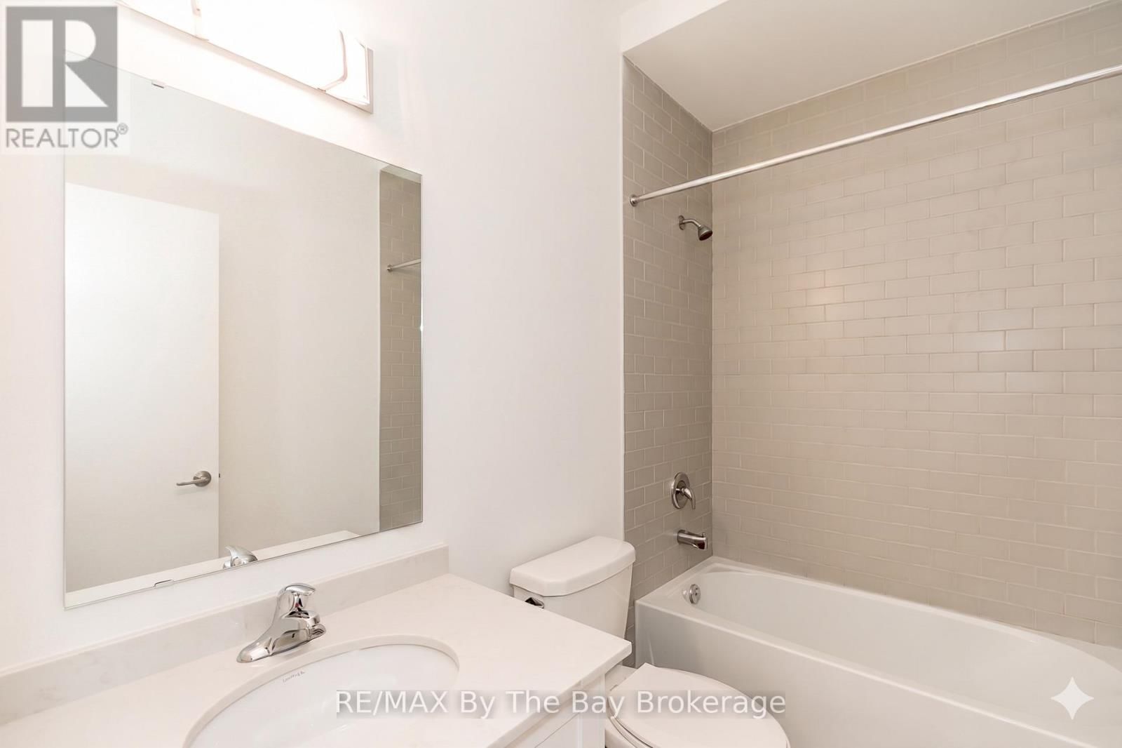 3 ROSANNE CIRCLE Image 20