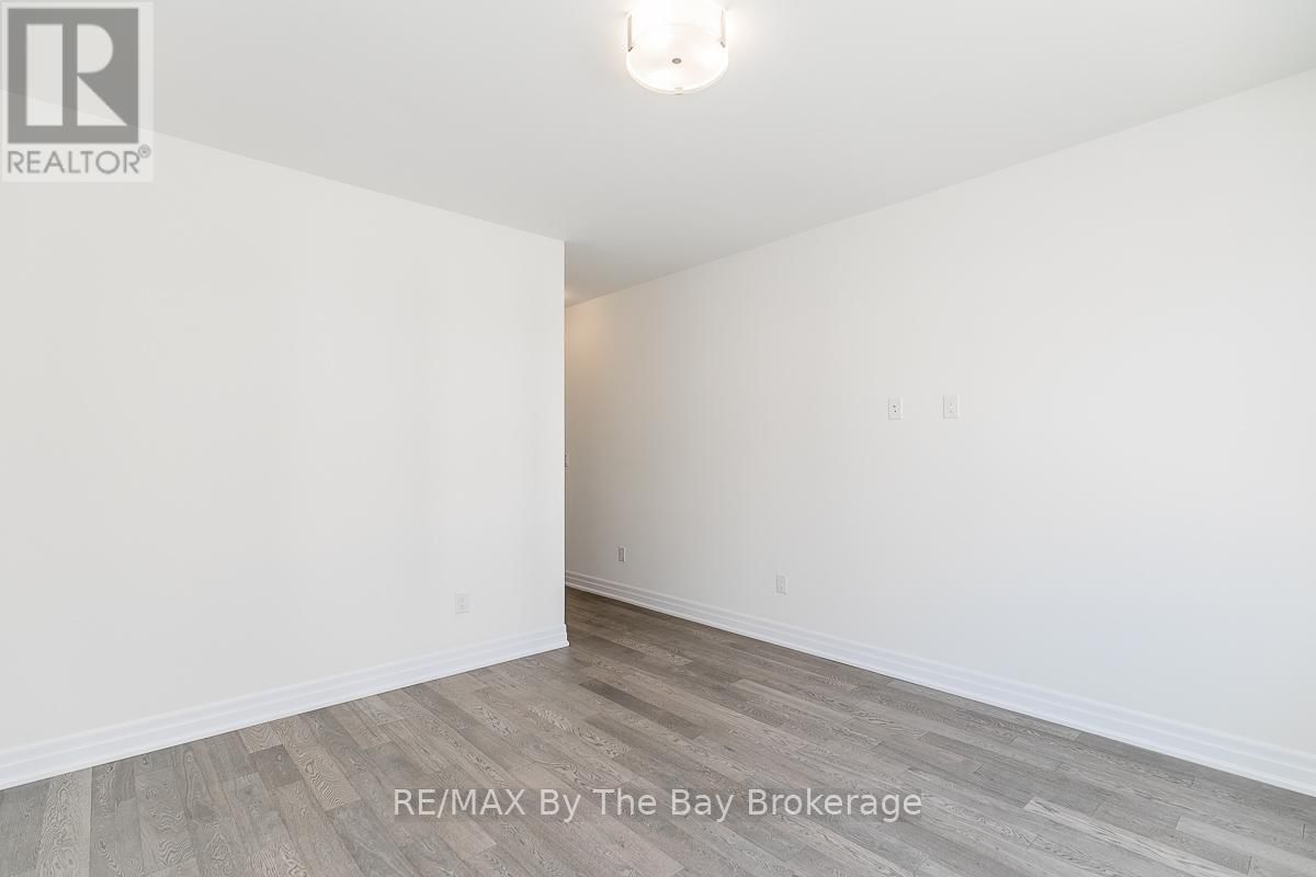 3 ROSANNE CIRCLE Image 23