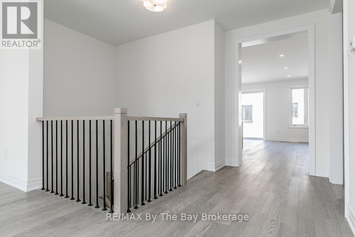 3 ROSANNE CIRCLE Image 8