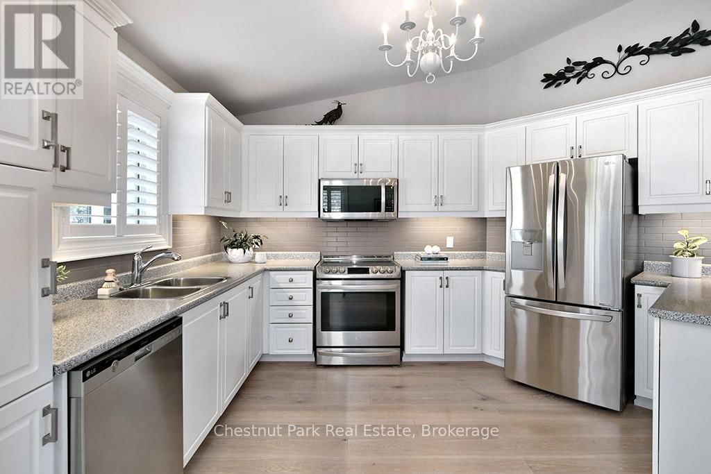 40 BARKER BOULEVARD Image 14