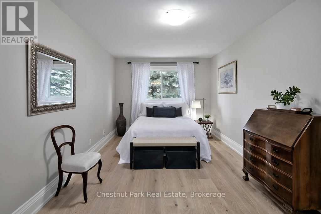 40 BARKER BOULEVARD Image 22