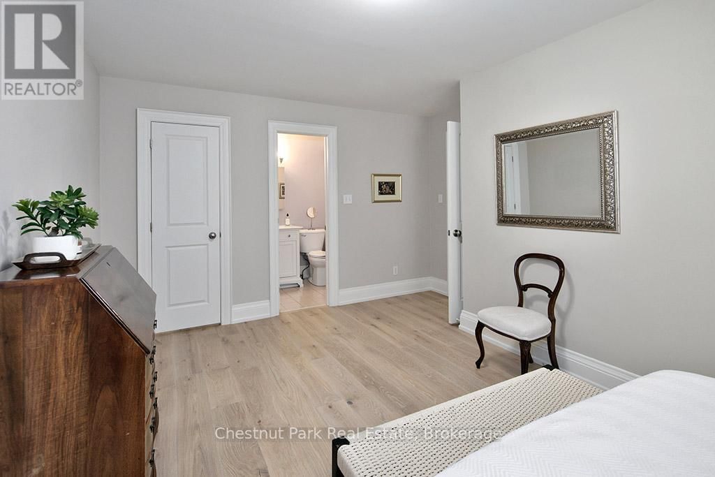 40 BARKER BOULEVARD Image 23