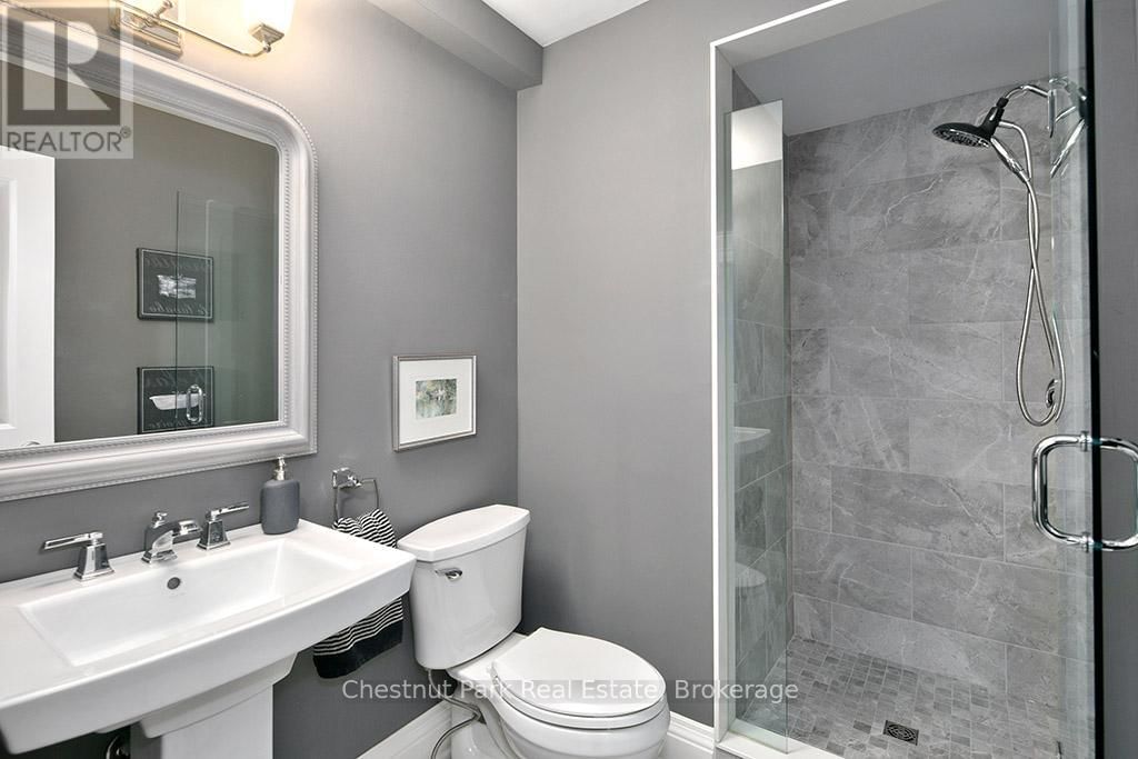 40 BARKER BOULEVARD Image 26