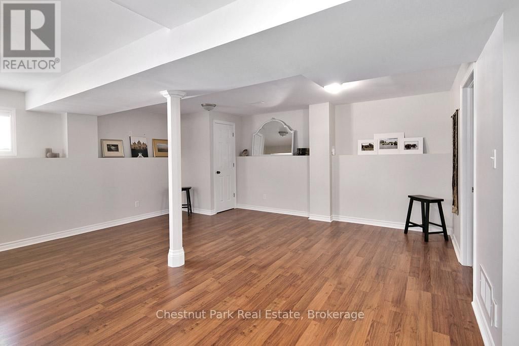 40 BARKER BOULEVARD Image 27