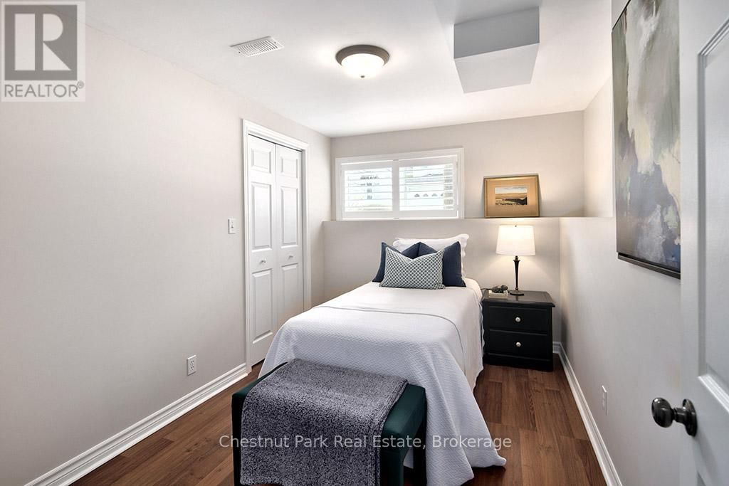 40 BARKER BOULEVARD Image 28