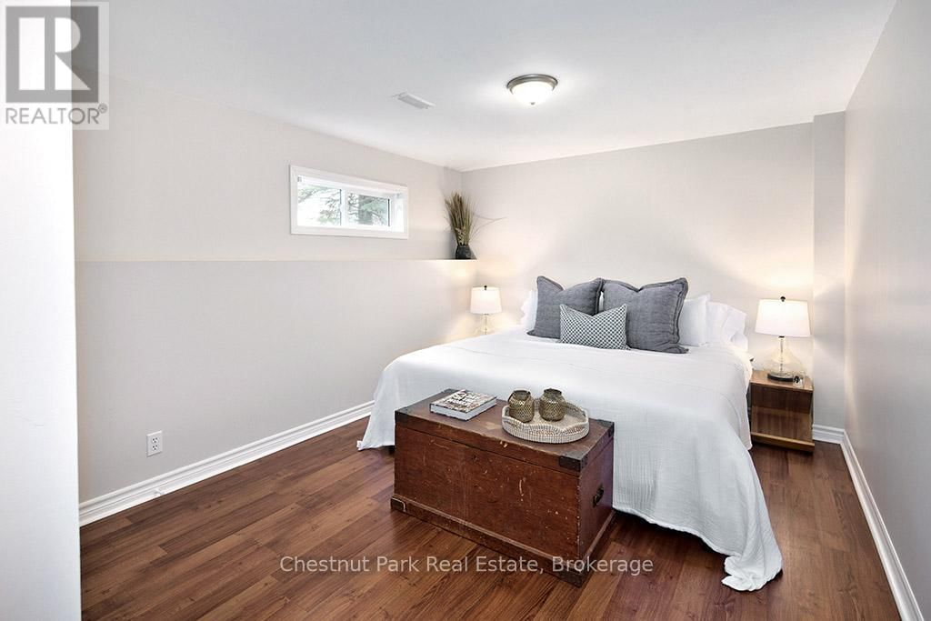 40 BARKER BOULEVARD Image 29