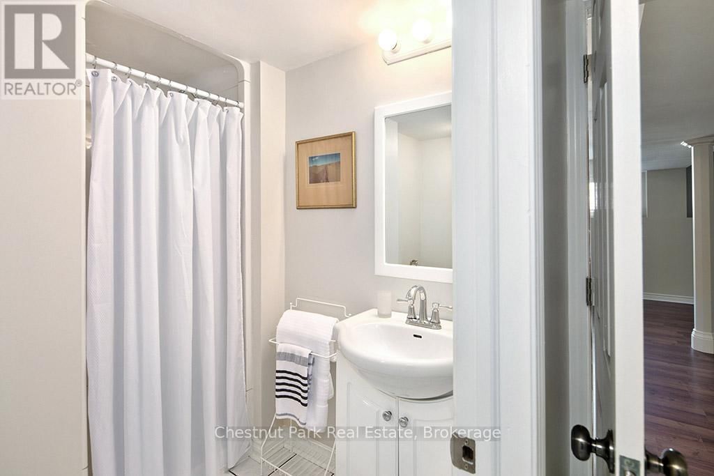 40 BARKER BOULEVARD Image 30