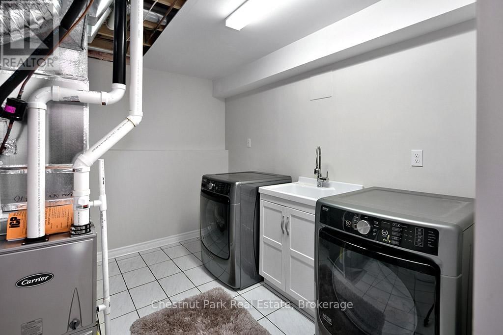 40 BARKER BOULEVARD Image 31