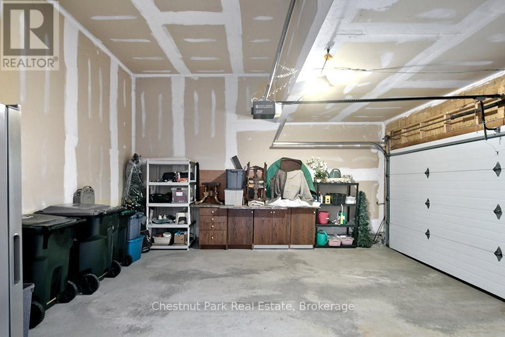 40 BARKER BOULEVARD Image 32