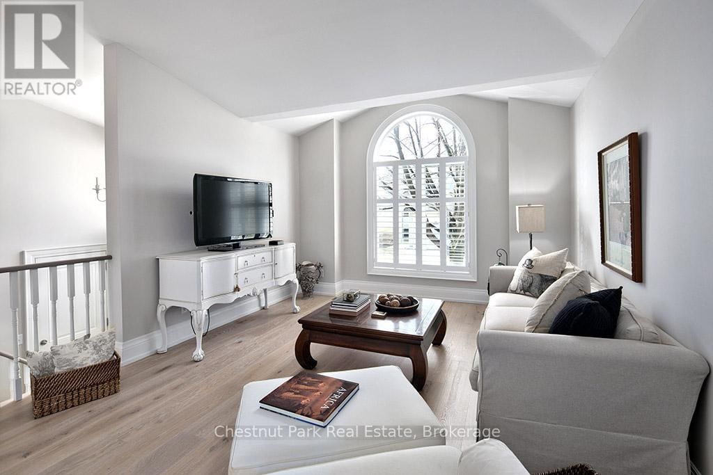 40 BARKER BOULEVARD Image 9