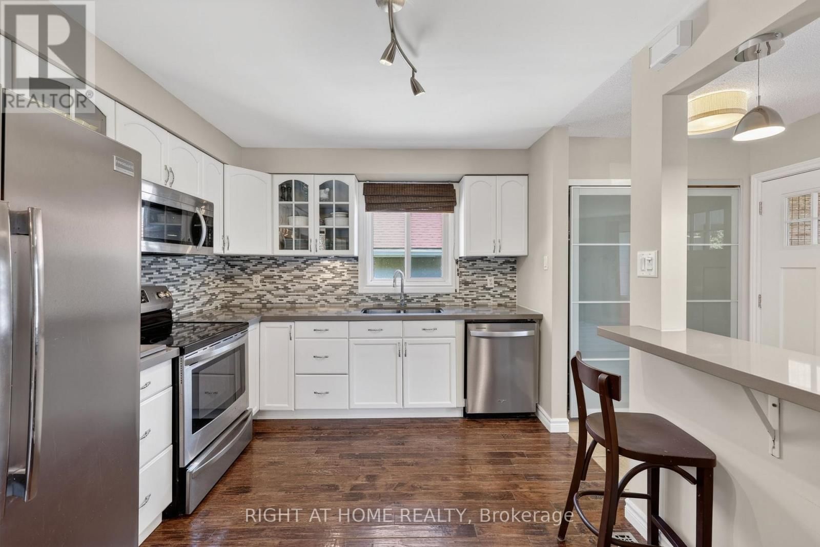 12 ELIZABETH STREET Image 6