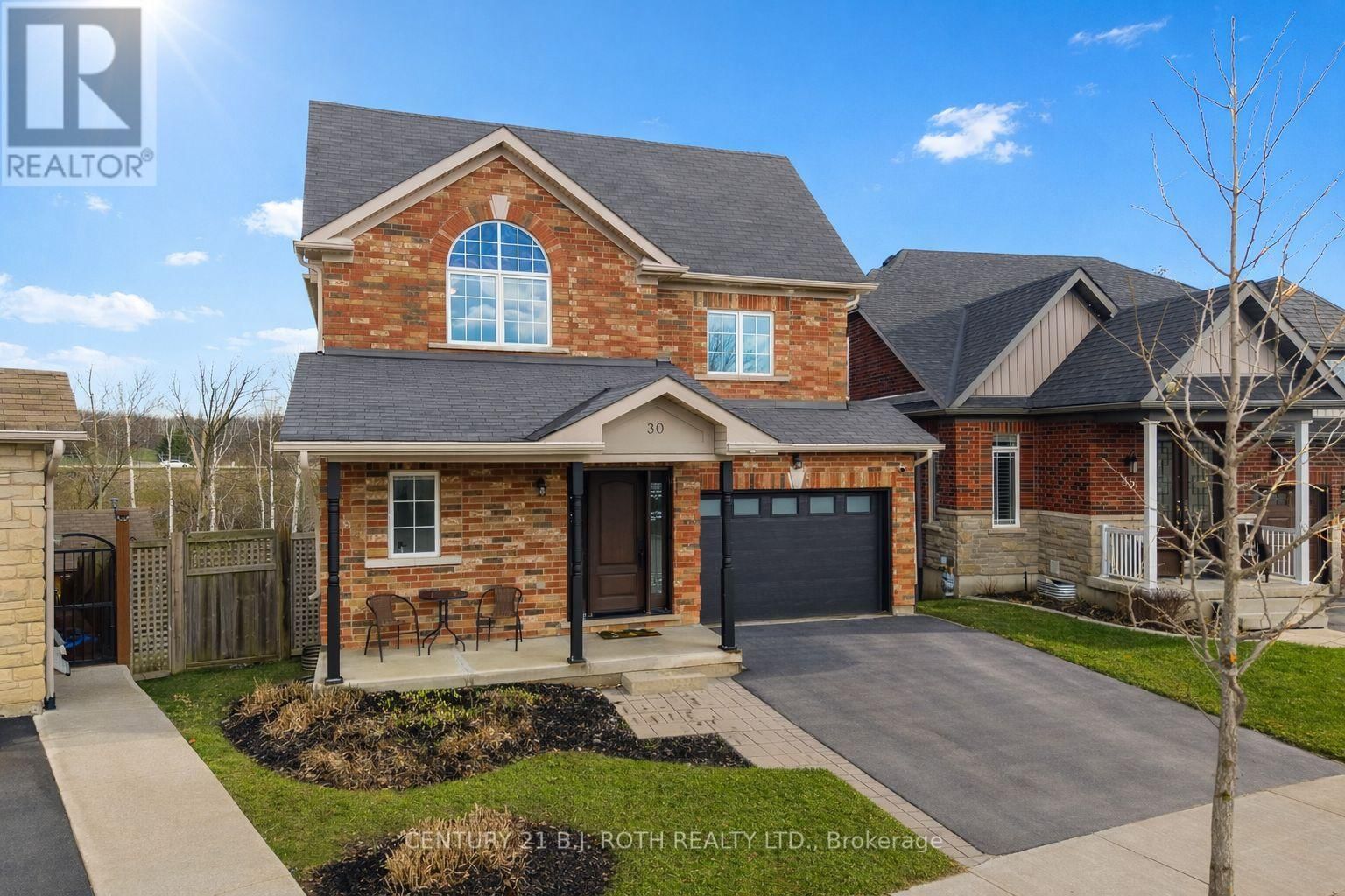 30 MEGAN CRESCENT Image 1