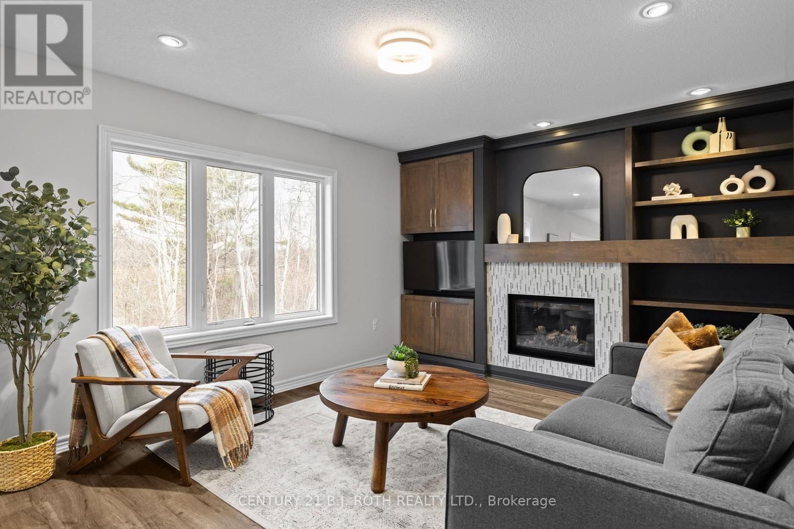 30 MEGAN CRESCENT Image 12