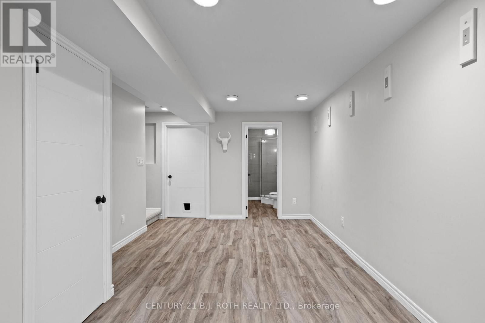 30 MEGAN CRESCENT Image 20